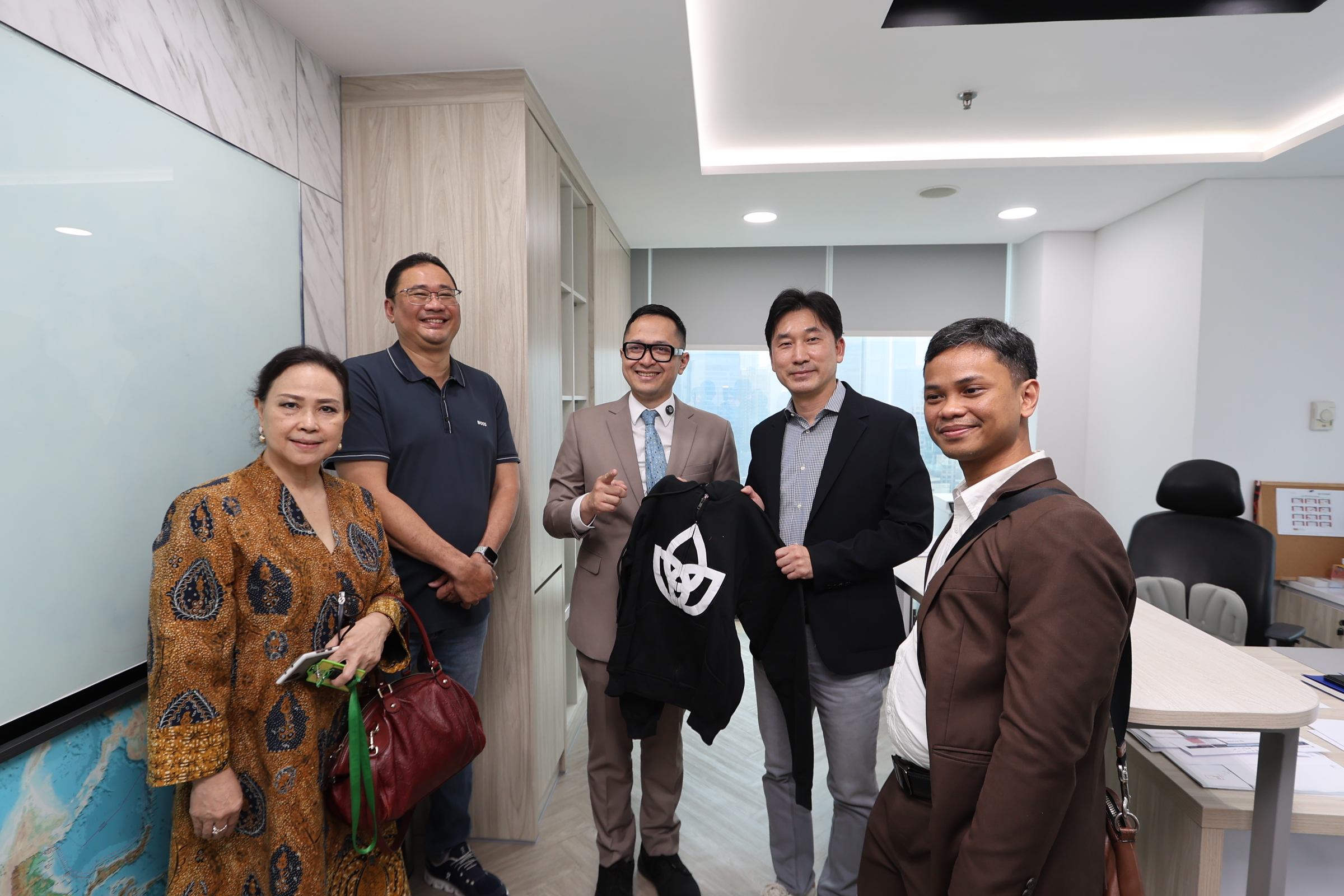 Dokumentasi kunjungan President University ke Hyundai
